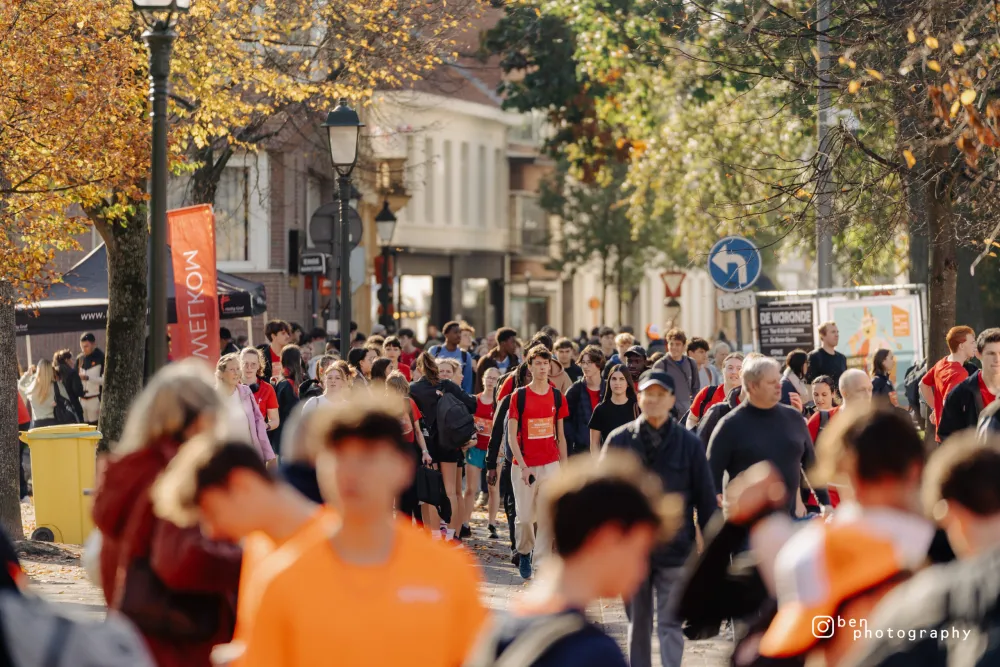 Drukte in de straten van Turnhout tijdens de run